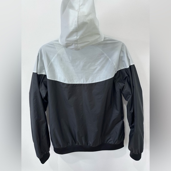 Nike Women’s Hooded Windbreaker - L - Picture 10 of 10